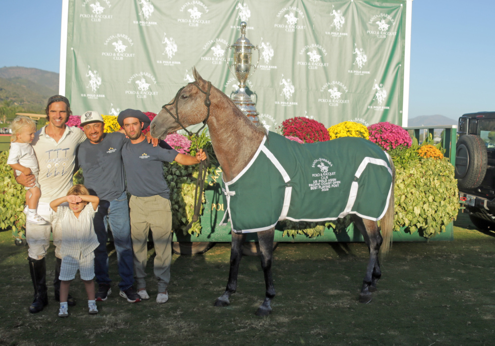 Best Playing Pony Biceps Slash, played and owned by Ignacio “Iñaki” Laprida, pictured with Jorge Sánchez and Lazaro Fredes.
