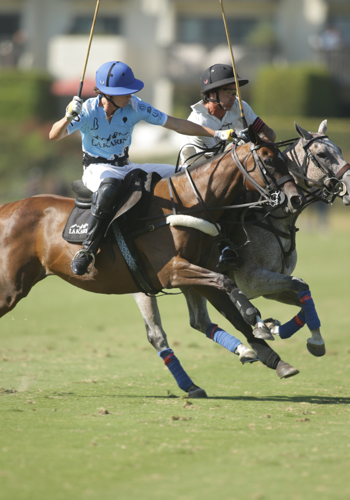 La Karina's Nicolas "Nico" Escobar and Carbenella's Ignacio “Iñaki” Laprida battle for possession.