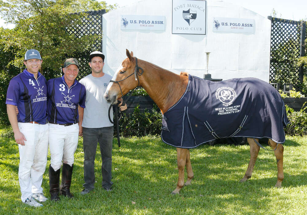 Best Playing Pony was awarded to V- Ocho Selección. Owned by Matt Brilliant, played by Kyle Rosenstein and Mike Azzaro. Pictured with Julian Diez.