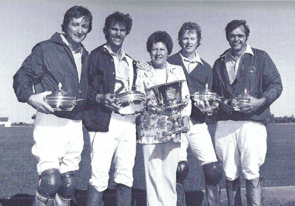 1977 USPA Gold Cup Champions: Lone Oak - Richard Latham, Jake Sieber, Lester Armour III, Seth W. Herndon Jr, presented by Mrs. Robert A. Uihlein Jr. ©USPA